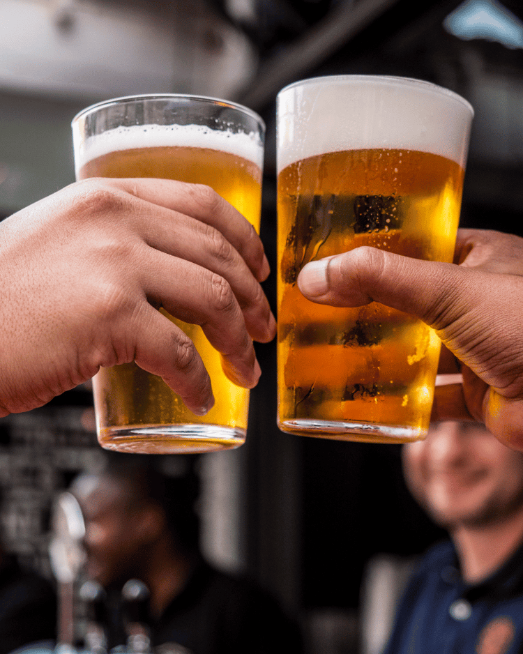 Ab wann ist man Alkoholiker? Anzeichen & Warnsignale